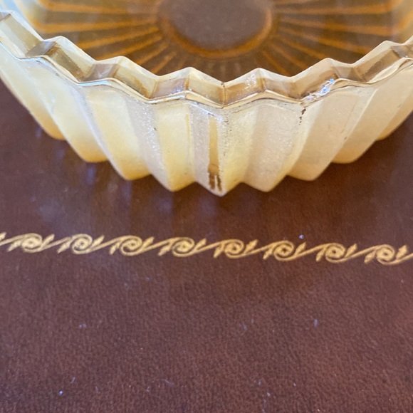 VTG/RARE amber glass lipstick holder/powder dish/trinket box - Picture 4 of 4